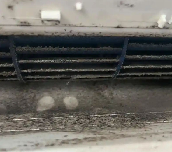 荆州市空调吹的风有股烧焦味是怎么回事